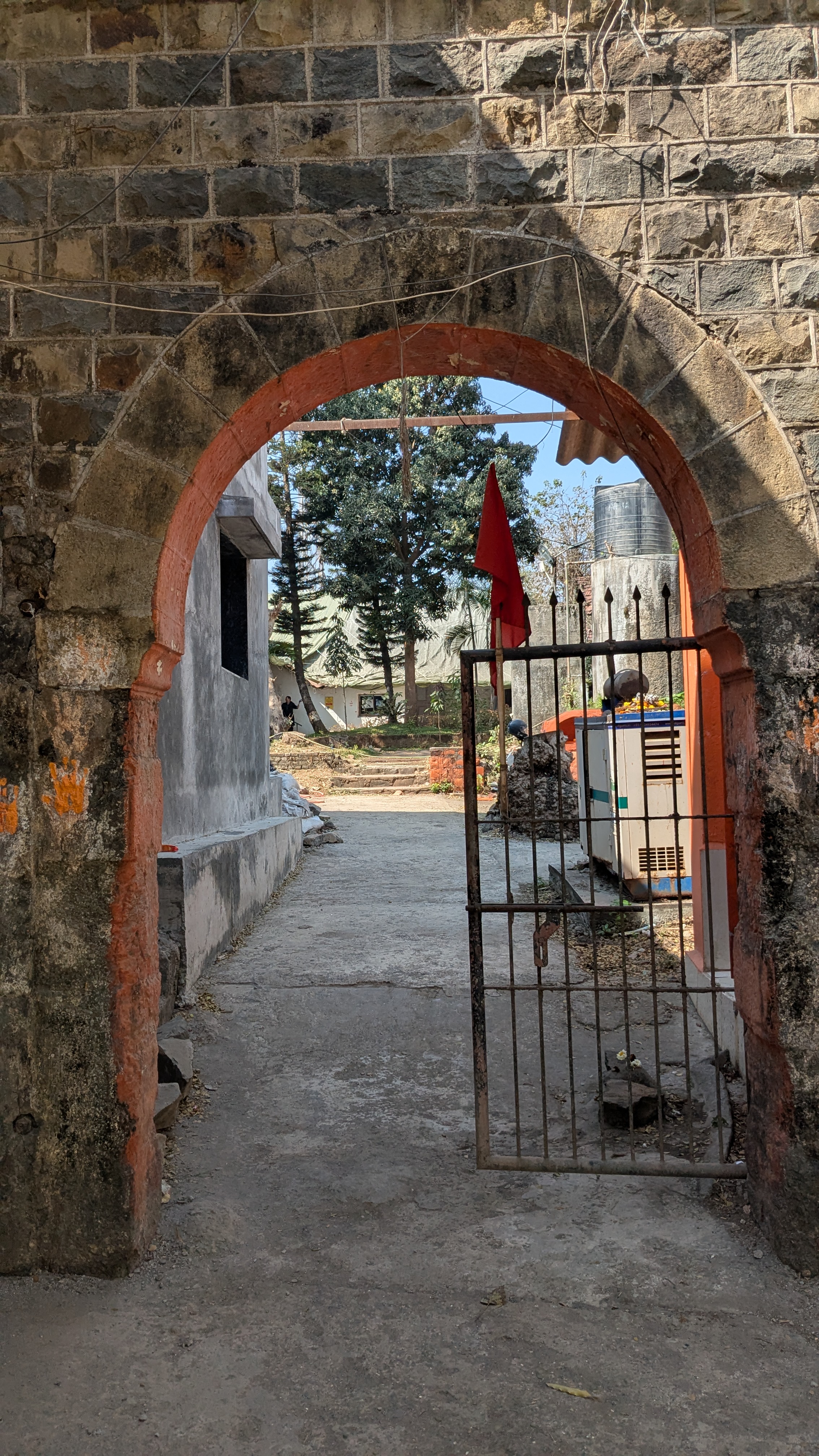 Entrance gate, Dahanu Fort